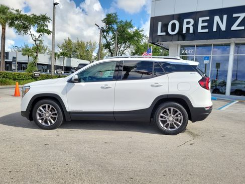 Used 2023 GMC Terrain SLT w/ Infotainment Package II FWD image 8