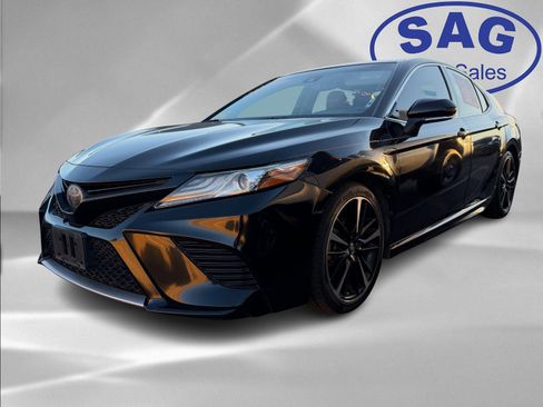 Used 2019 Toyota Camry XSE image 5