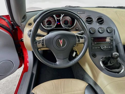 Used 2006 Pontiac Solstice Convertible w/ Premium Package RWD image 15