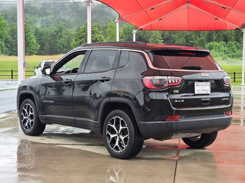 Used 2025 Jeep Compass Limited AWD/4WD image 3