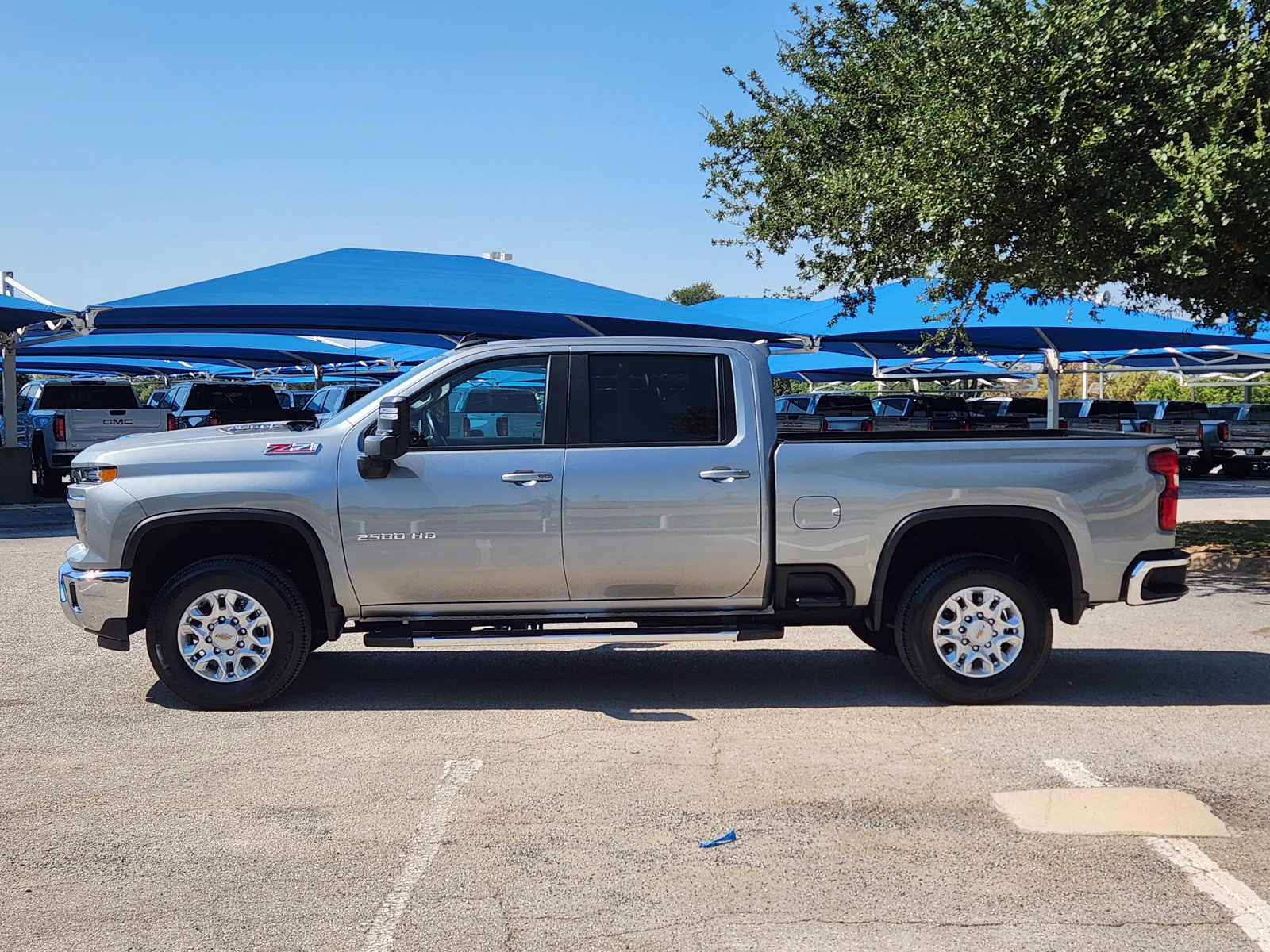 Used 2024 Chevrolet Silverado 2500 LT AWD/4WD image 3