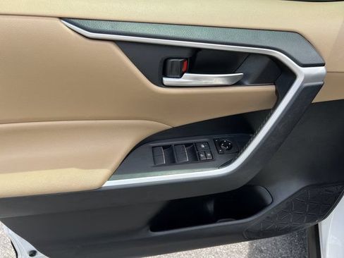 Used 2019 Toyota RAV4 XLE Premium FWD image 13
