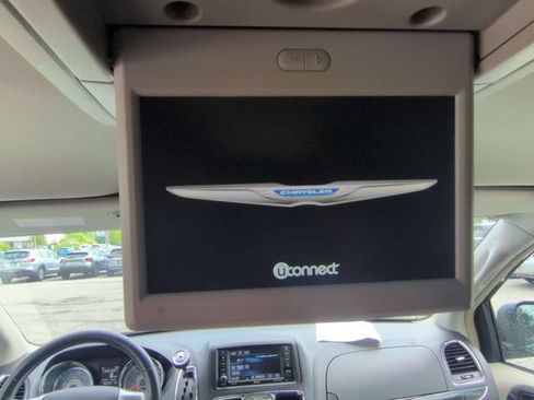 Used 2014 Chrysler Town & Country Touring-L w/ Driver Convenience Group FWD image 36