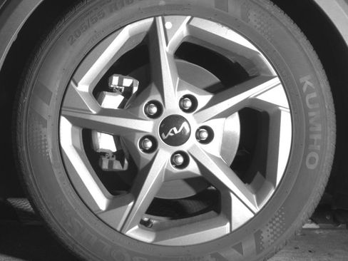 Used 2025 Kia K4 FWD image 12