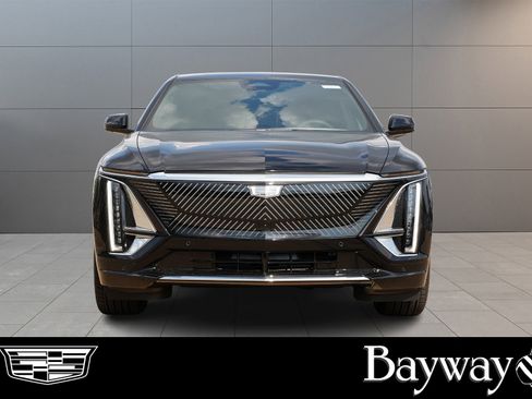 New 2025 Cadillac Lyriq Luxury image 2