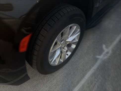 Used 2023 Chevrolet Suburban Premier image 4