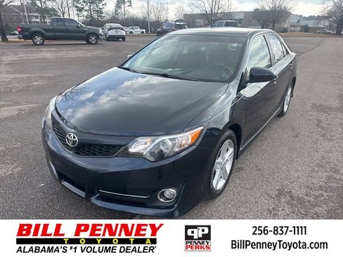 Used 2014 Toyota Camry SE image 1