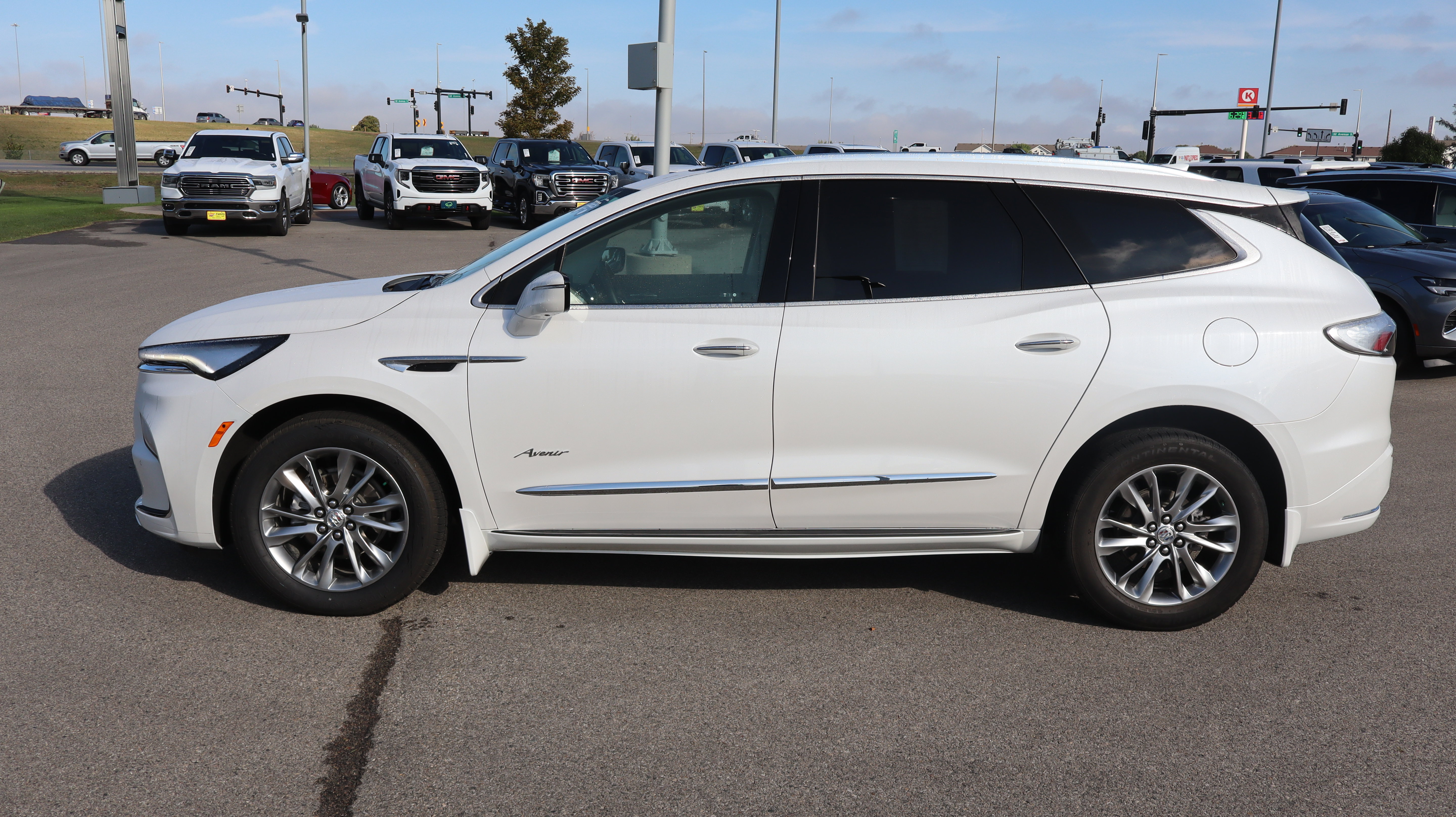 Certified 2023 Buick Enclave Avenir w/ Avenir Technology Package AWD/4WD image 4
