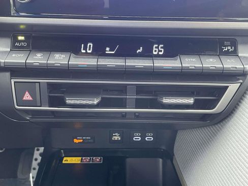 Used 2025 Toyota Camry SE w/ Convenience Package FWD image 31