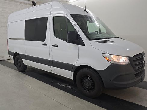 Used 2024 Mercedes-Benz Sprinter 2500 image 2
