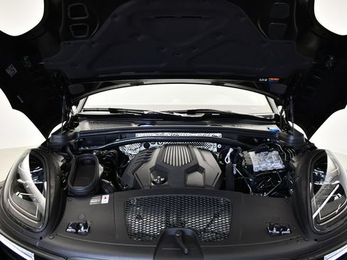 New 2026 Porsche Macan AWD/4WD image 13