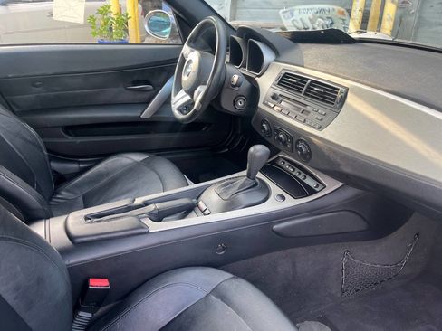 Used 2005 BMW Z4 2.5i image 14