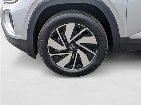 New 2025 Volkswagen Atlas SEL image 9