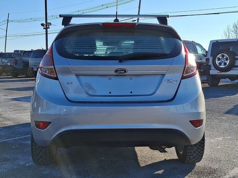 Used 2017 Ford Fiesta SE image 5