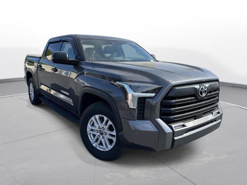 Used 2023 Toyota Tundra SR5 w/ SR5 Convenience Package RWD image 4