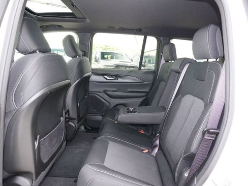 Used 2025 Jeep Grand Cherokee Laredo X w/ Luxury Tech Group I AWD/4WD image 29