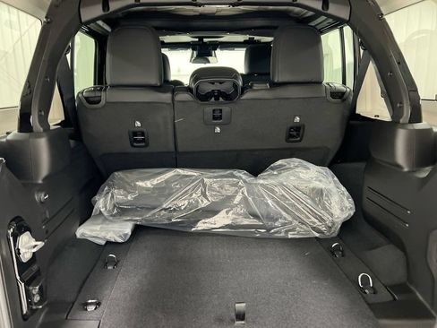 New 2026 Jeep Wrangler Unlimited Rubicon AWD/4WD image 22