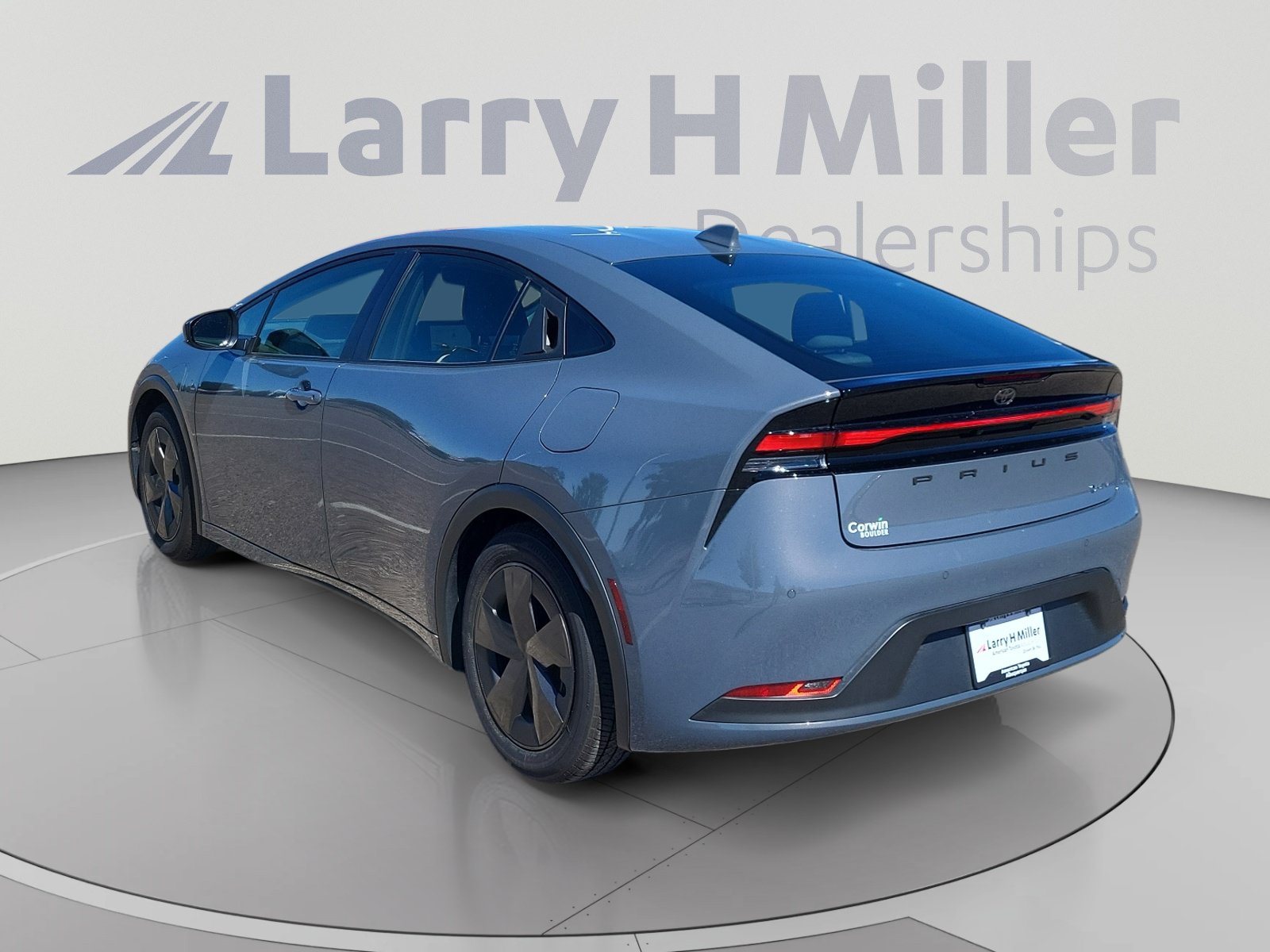 Used 2025 Toyota Prius LE FWD image 3