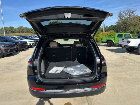 New 2025 Jeep Grand Cherokee Limited image 33