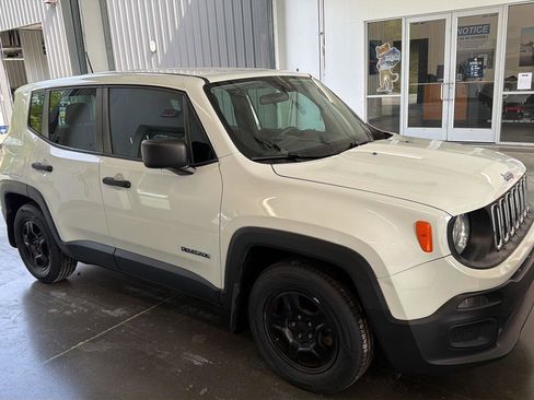 Used 2018 Jeep Renegade Sport w/ Power & Air Group FWD image 2