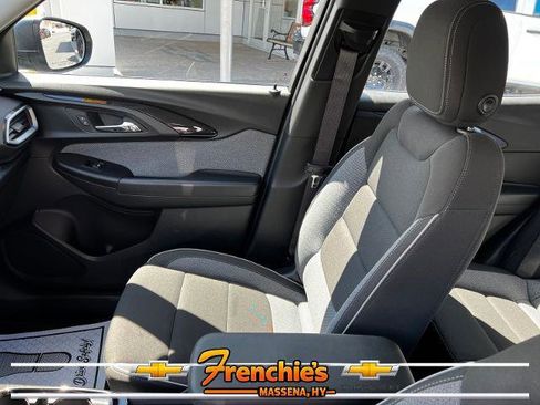 Used 2023 Chevrolet TrailBlazer LS AWD/4WD image 35