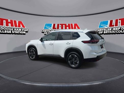 Used 2025 Nissan Rogue SV AWD/4WD image 6