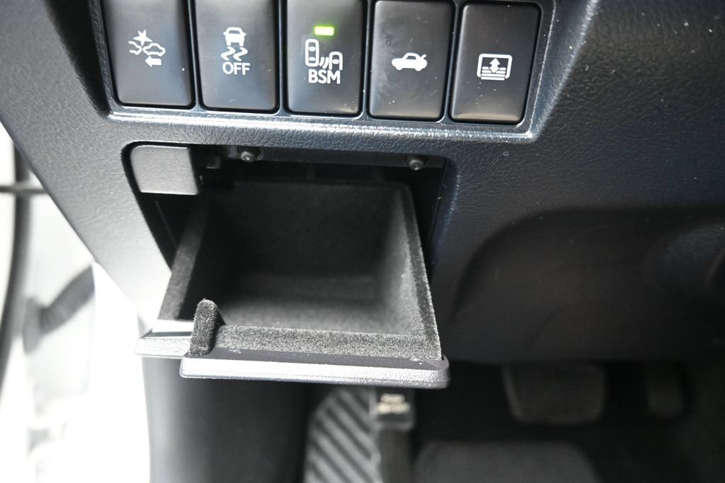 Used 2016 Toyota Avalon Limited w/ Toyota Safety Sense Package FWD image 29