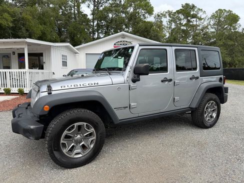 Used 2018 Jeep Wrangler Unlimited Rubicon w/ Connectivity Group AWD/4WD image 1