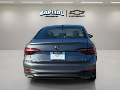Used 2023 Volkswagen Jetta SE image 4