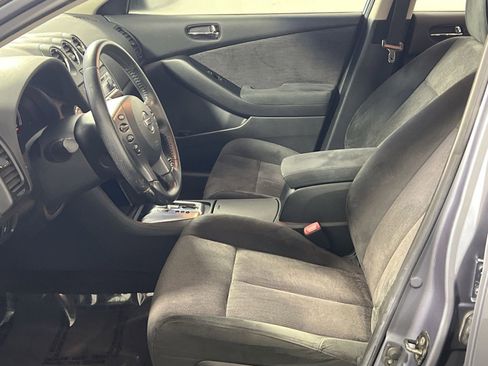 Used 2010 Nissan Altima 2.5 S w/ Premium Audio Pkg image 13