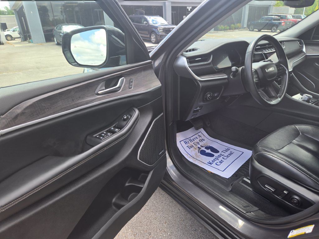 Used 2022 Jeep Grand Cherokee L Limited AWD/4WD image 6