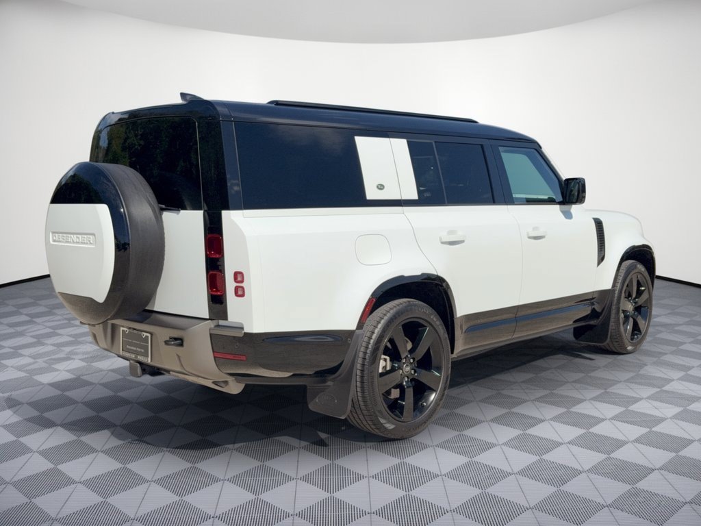 Used 2024 Land Rover Defender 130 X-Dynamic SE AWD/4WD image 9