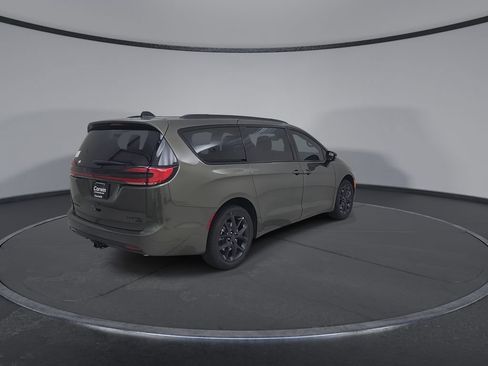 New 2027 Chrysler Pacifica Limited w/ Family Tech Group AWD/4WD image 14