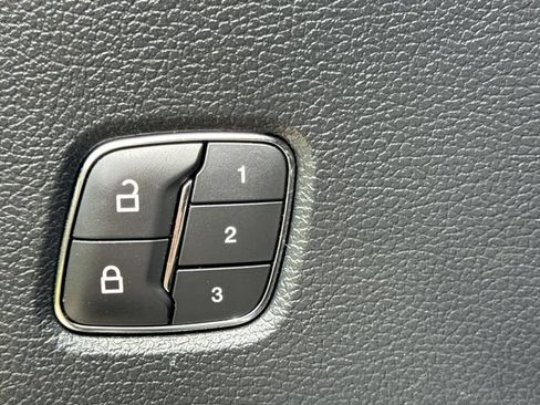 Used 2020 Ford F150 Lariat w/ Equipment Group 502A Luxury AWD/4WD image 33