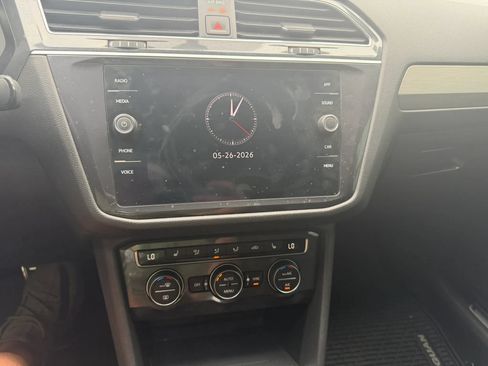 Used 2021 Volkswagen Tiguan SE FWD image 17
