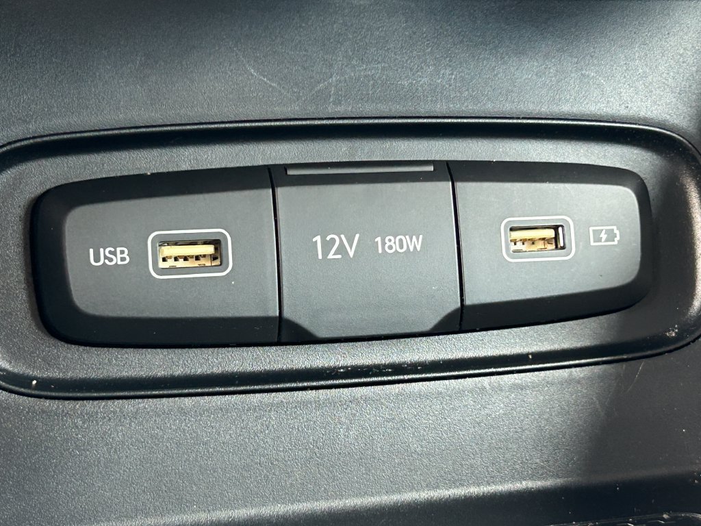 Used 2022 Hyundai Venue SEL FWD image 14
