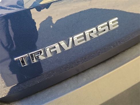 Used 2023 Chevrolet Traverse LT image 30