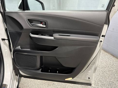 Certified 2025 Toyota Sienna Platinum AWD/4WD image 16