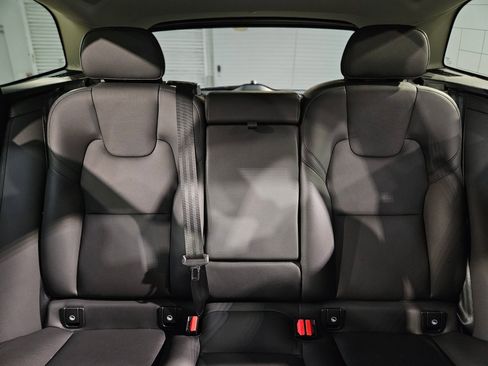 Used 2024 Volvo XC60 B5 Plus image 13