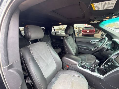 Used 2015 Ford Explorer XLT w/ Equipment Group 202A AWD/4WD image 9