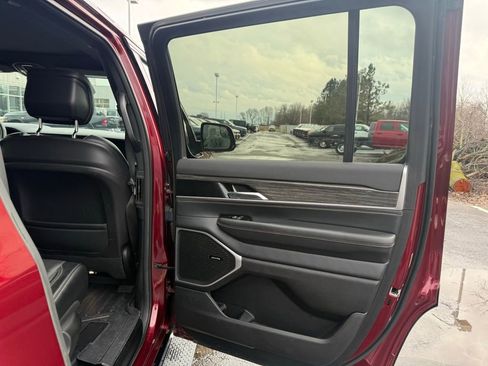 Used 2022 Jeep Wagoneer Series II w/ Premium Group I image 48