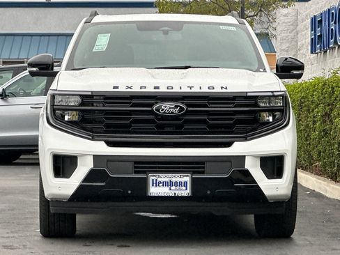 New 2025 Ford Expedition Max Platinum w/ Stealth Appearance Package image 9