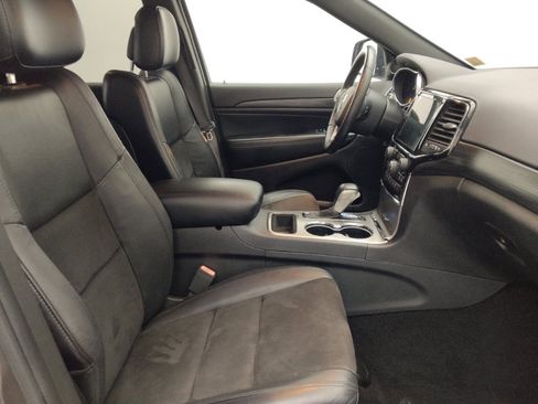 Used 2019 Jeep Grand Cherokee Laredo w/ Laredo X Package RWD image 21