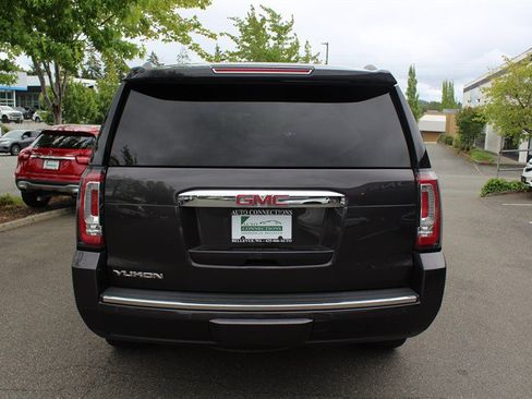 Used 2018 GMC Yukon Denali w/ Denali Ultimate Package AWD/4WD image 4