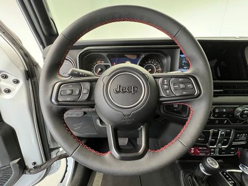 Used 2024 Jeep Wrangler Unlimited Rubicon w/ Technology Group image 7