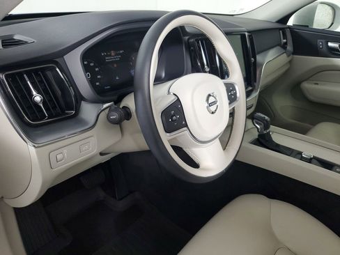 Used 2018 Volvo XC60 T5 Momentum w/ Vision Package image 26