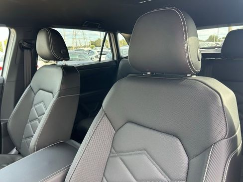 New 2026 Volkswagen Atlas Cross Sport SE FWD image 17