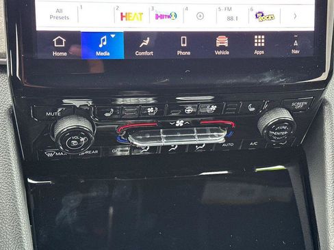 New 2025 Jeep Grand Cherokee Overland w/ Adv Protech Group III image 21