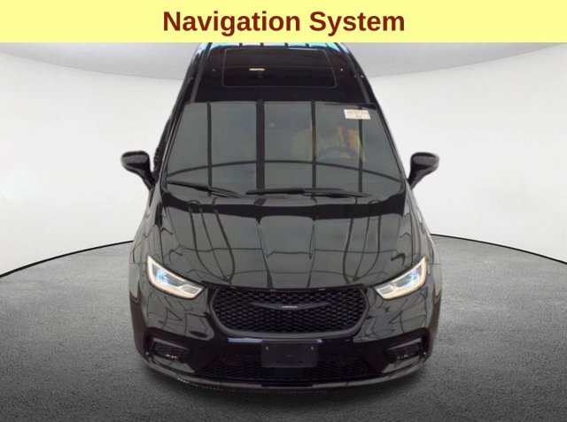 Used 2023 Chrysler Pacifica Limited w/ S Appearance Package FWD image 4