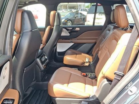 Used 2023 Lincoln Aviator Reserve w/ Equipment Group 201A AWD/4WD image 8